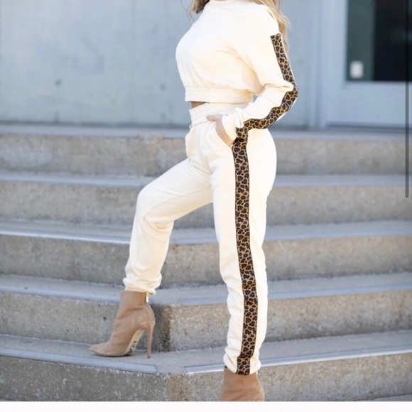 Kittenish jogger set
